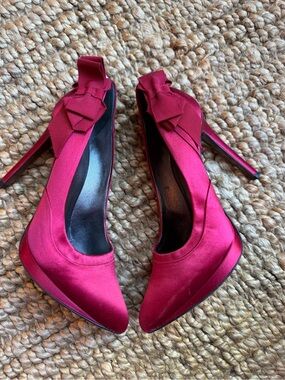 Lanvin Paris Pink Satin Bow Back Pumps Heels Size 37.5 Made in Italy